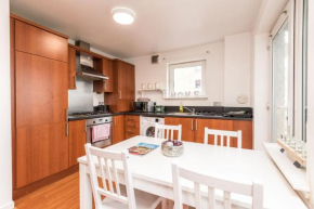 Modern Spacious 3 Bedroom City Centre Apartment - Free Parking - Private Balcony